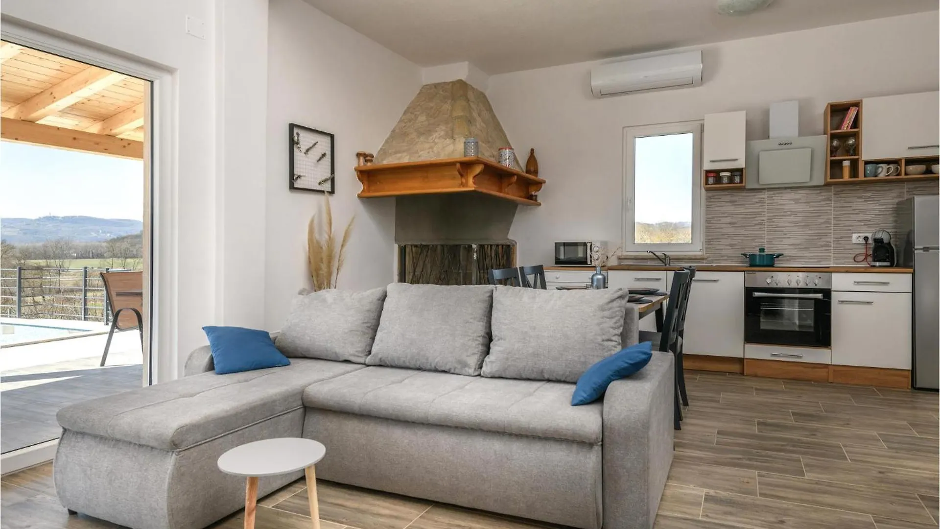 Gorgeous Home In Krsan With Kitchen Chorwacja
