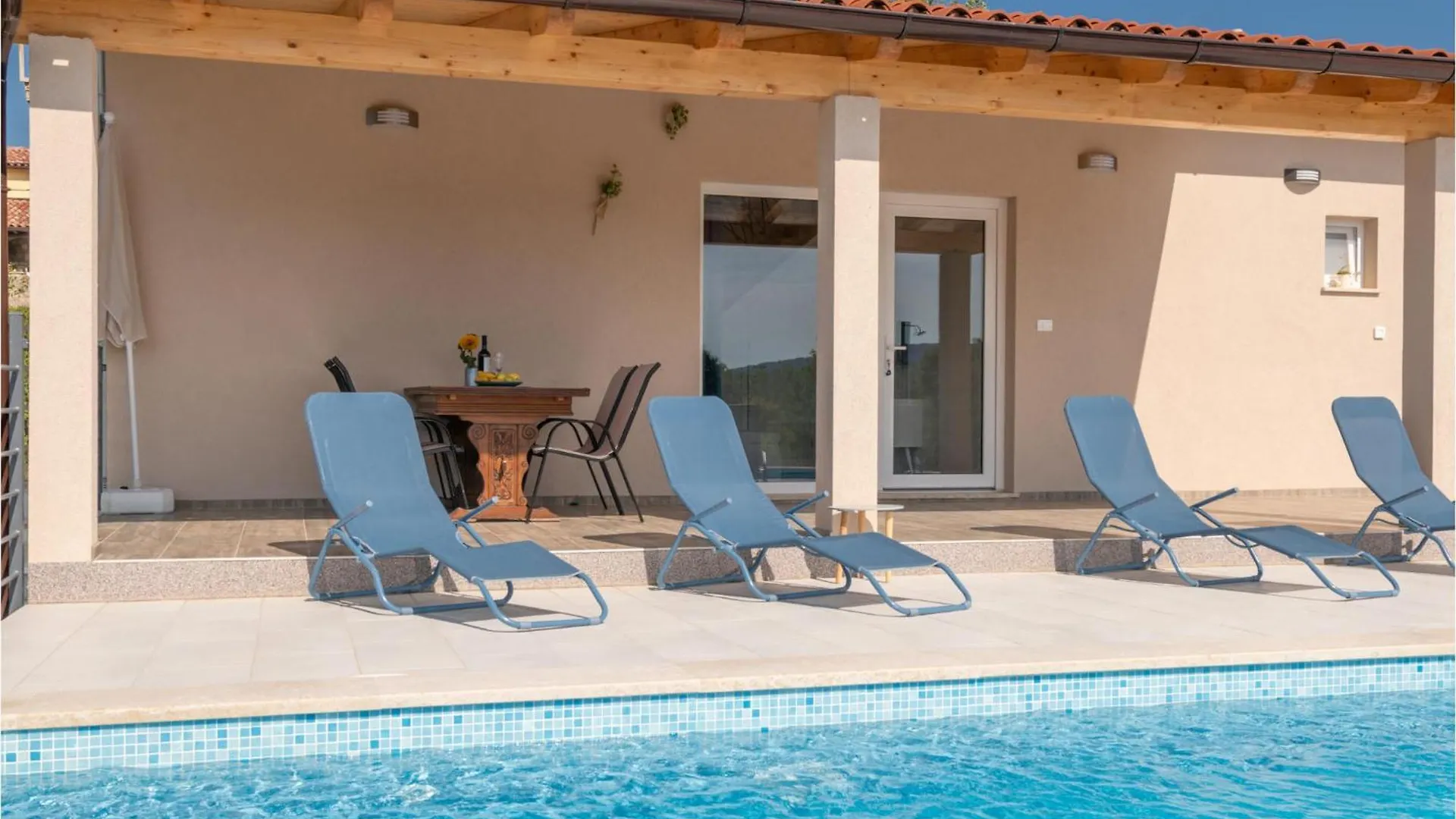 Gorgeous Home In Krsan With Kitchen Σπίτι διακοπών